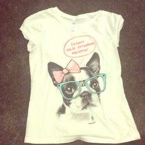 It’s a white t shirt with a puppy dog on the front